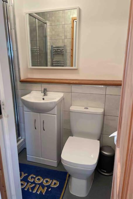Stylish 2-bed Seaview Apartment, Balcony & Parking Apartment