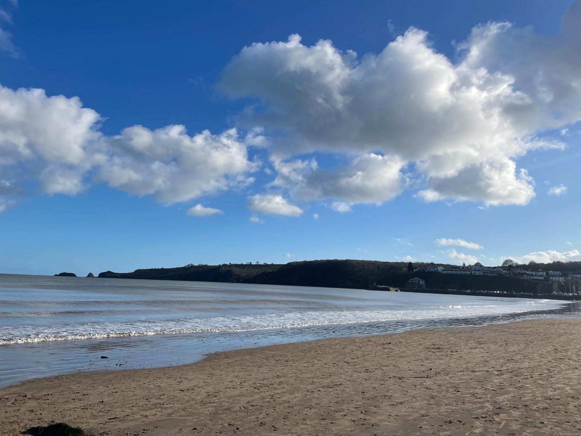 Apartment Stylish 2-bed Seaview Apartment, Balcony & Parking Saundersfoot