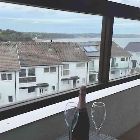 Stylish Saundersfoot 2-Bed Seaview Apartment, Balcony & Parking Exterior photo
