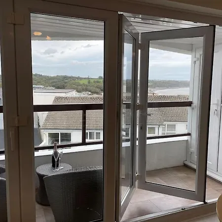 Stylish Saundersfoot 2-Bed Seaview Apartment, Balcony & Parking Exterior photo