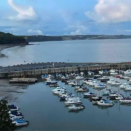 Stylish Saundersfoot 2-Bed Seaview Apartment, Balcony & Parking Exterior photo
